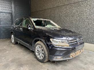 Voiture accidenté Volkswagen Tiguan (AD1) SUV 2016 2.0 TDI 16V BlueMotion Technology SCR SUV  Diesel 1.968cc 110kW 2019/1