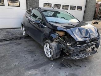 damaged passenger cars Ford Fiesta  2013/5
