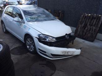 Damaged car Volkswagen Golf 1600cc 2015/1