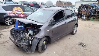 uszkodzony samochody osobowe Toyota Yaris 2009 1.3 16v 1NRFE Grijs 1G3 Grijs onderdelen 2009/1