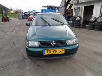 Salvage car Volkswagen Polo Polo (6N1) Hatchback 1.6i 75 (AEE) [55kW]  (10-1994/10-1999) 1998/3