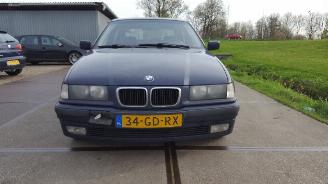 Voiture accidenté BMW 3-serie 3 serie Compact (E36/5) Hatchback 316i (M43-B19(194E1)) [77kW]  (12-1998/08-2000) 2000/9