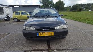 damaged passenger cars Ford Mondeo Mondeo I Hatchback 1.8i 16V (U9) (RKA) [85kW]  (02-1993/08-1996) 1994/5