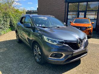 Salvage car Renault Kadjar 140 pk automaat 59dkm spuitwerk  intens bose NL papers 2019/1
