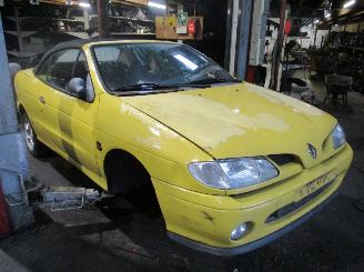 Voiture accidenté Renault Mégane cabrio 1997/1