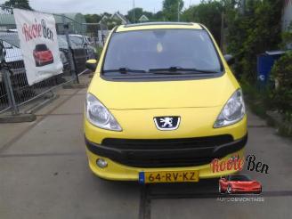 voitures machines Peugeot 1007 1007 (KM), Hatchback 3-drs, 2004 / 2011 1.4 HDI 2005/9