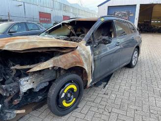 dañado vehículos comerciales Volkswagen Golf  2022/11