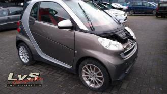Coche siniestrado Smart Fortwo Fortwo Coupe (451.3), Hatchback 3-drs, 2007 1.0 52kW,Micro Hybrid Drive 2009